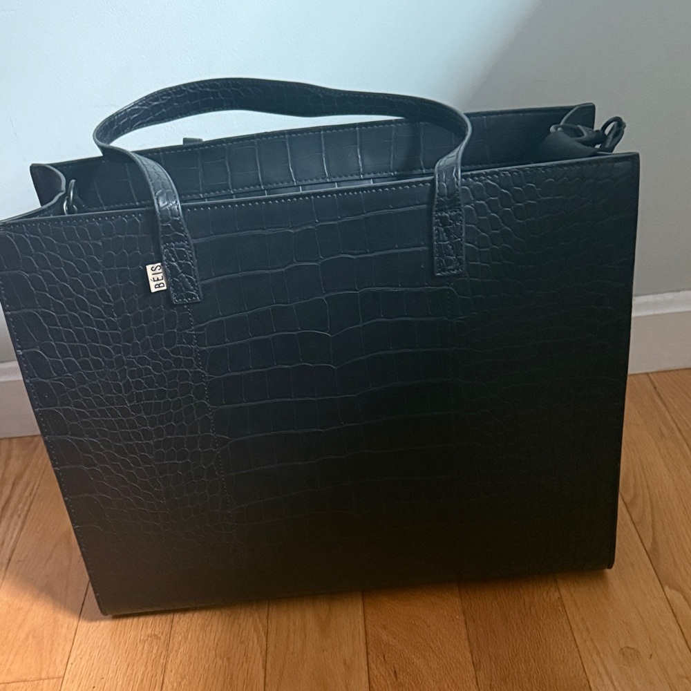 Elegant Black Crocodile-Embossed Men's Bag